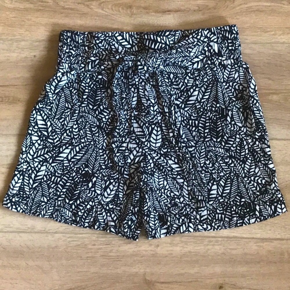Robert Louis Black and White High Elastic Waist Shorts with Leaf Design Size S